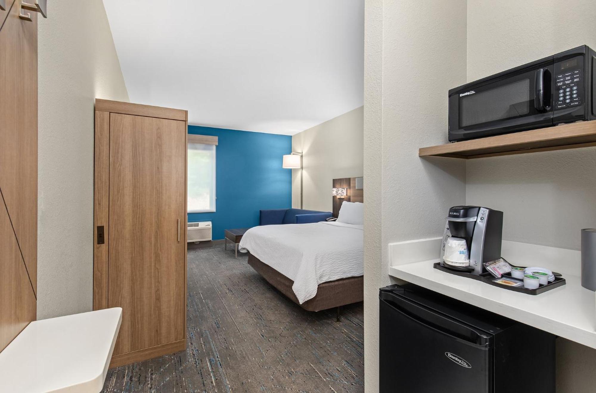 Holiday Inn Express Hurricane Mills Waverly By Ihg Esterno foto