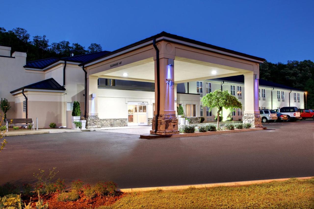 Holiday Inn Express Hurricane Mills Waverly By Ihg Esterno foto